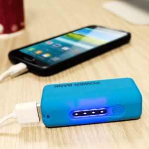 Chargeur Portable Olixar enCharge 2000mAh - Bleu